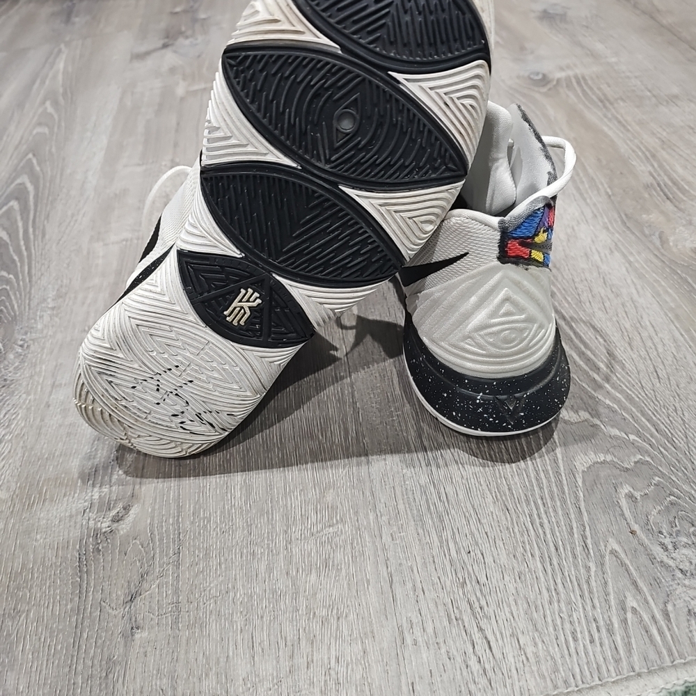 Nike Kyrie 5 Unisex Basketball Shoes for Chinese New Year 2019, Size 13, Unlimit - Picture 6 of 8